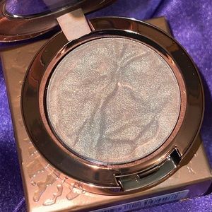 NEW! Mac Cosmetics Foiled Shadow in “white haute”